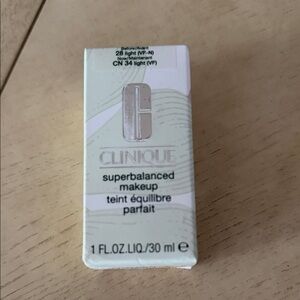 Clinique Superbalanced Makeup in Light (VF) CN 34. Nwt. In box.